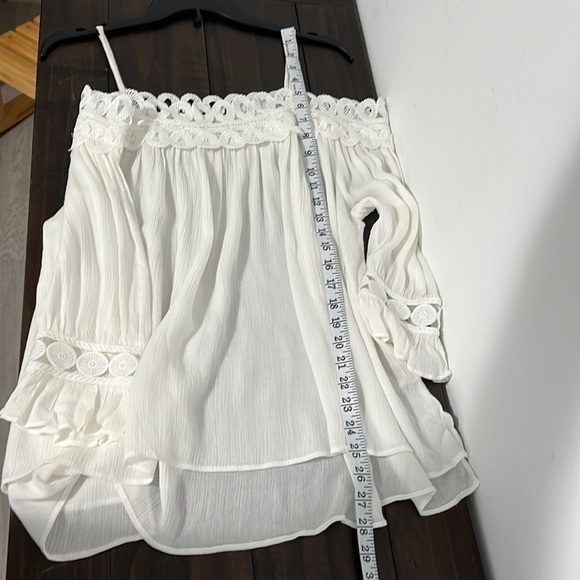 Moon River Cream Lacey Trim Top Size Small - Picture 9 of 13
